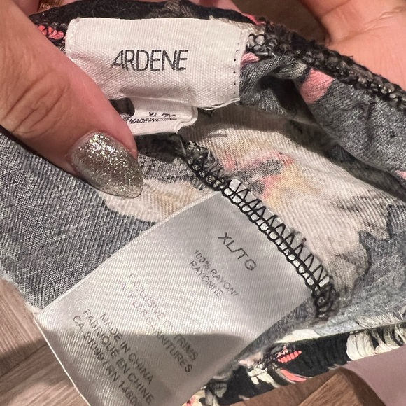 Short Lot - Picture 4 of 11